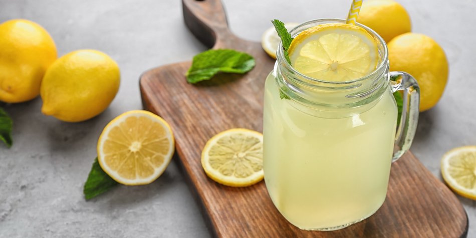 Abnehmen mit der Zitronensaftkur: Ist das gesund? Abnehmen mit der Zitronensaftkur: Ist das gesund?