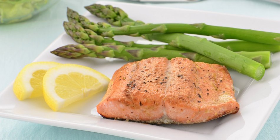 Mhmmm: Rezept für Lachs mit grünem Spargel Mhmmm: Rezept für Lachs mit grünem Spargel