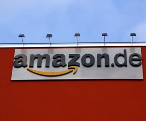 Oster-Highlight: Amazon begeistert mit diesem hübschen Blumenkranz für die Haustür
