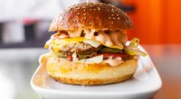 Kalorien im Cheeseburger: Was steckt im leckeren Burger?
