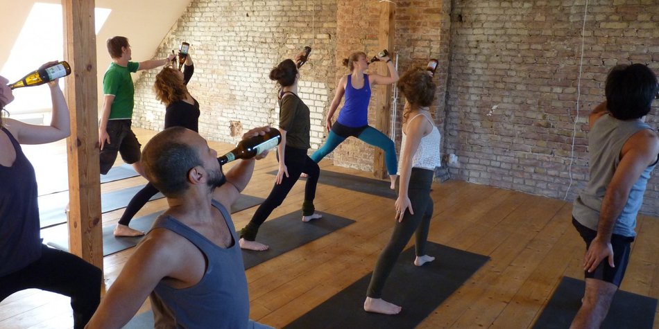 Bier-Yoga – Fernöstlicher Sport und deutsche Braukunst Bier-Yoga – Fernöstlicher Sport und deutsche Braukunst