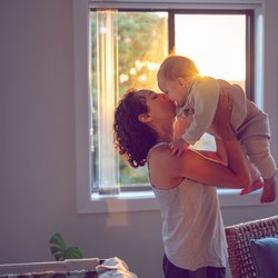 Baby küssen: Warum es nicht immer eine gute Idee ist