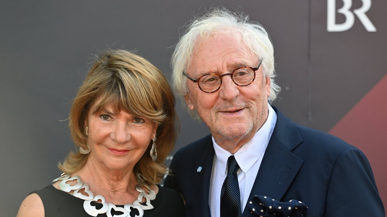 Günther Maria Halmer mit seiner Ehefrau Claudia im Mai 2022.