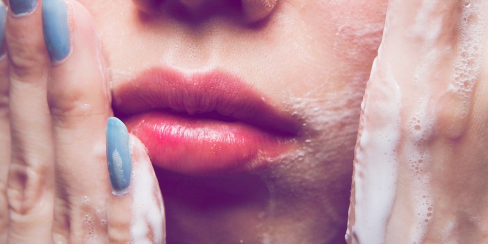 Erst Öl, dann Schaum: So geht Double Cleansing richtig Erst Öl, dann Schaum: So geht Double Cleansing richtig