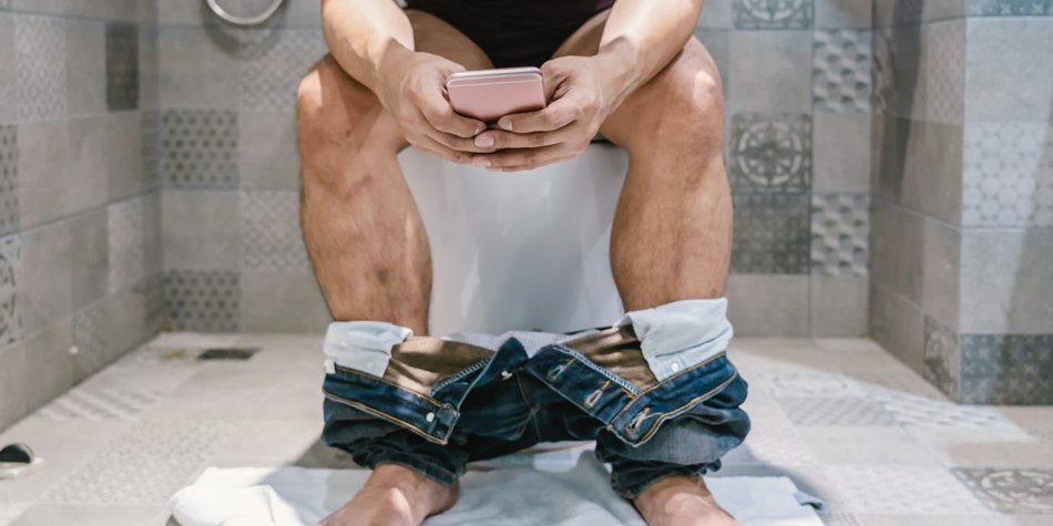 Männer sind 7 Stunden im Jahr auf Klo, um Ruhe zu haben Männer sind 7 Stunden im Jahr auf Klo, um Ruhe zu haben