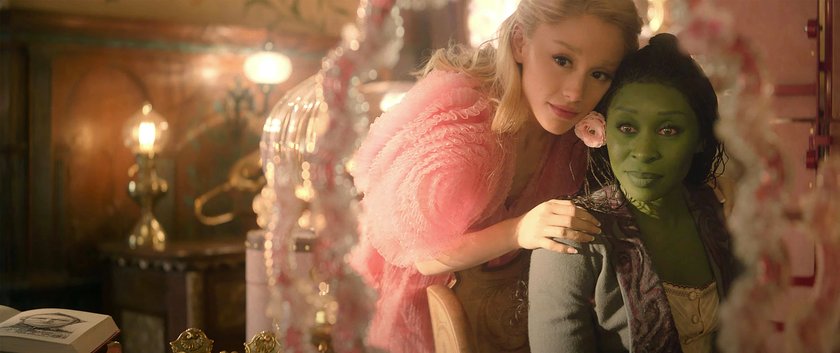 Wicked (2024) Ariana Grande und Cynthia Erivo in "Wicked" Wicked (2024) Ariana Grande und Cynthia Erivo in "Wicked"
