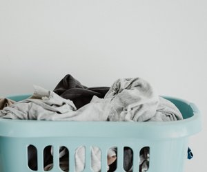 Spermaflecken aus Textilien entfernen: So wird es wieder sauber