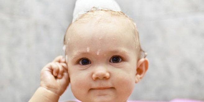 Babyshampoo kann von Eltern bedenkenlos benutzt werden. Babyshampoo kann von Eltern bedenkenlos benutzt werden.