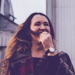 Psychologie: Warum muss man in unpassenden Situationen übertrieben lachen?