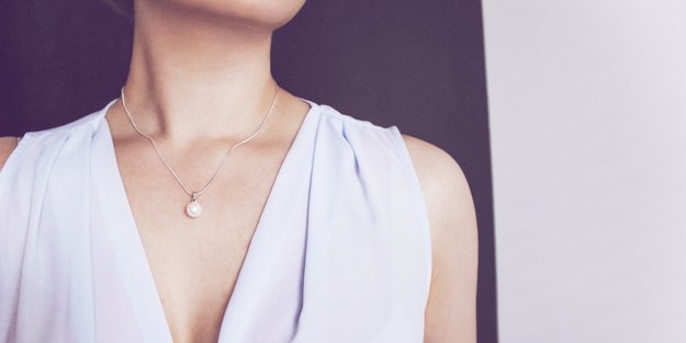 Schmuck aus Muttermilch: Das steckt hinter dem neuen Trend!