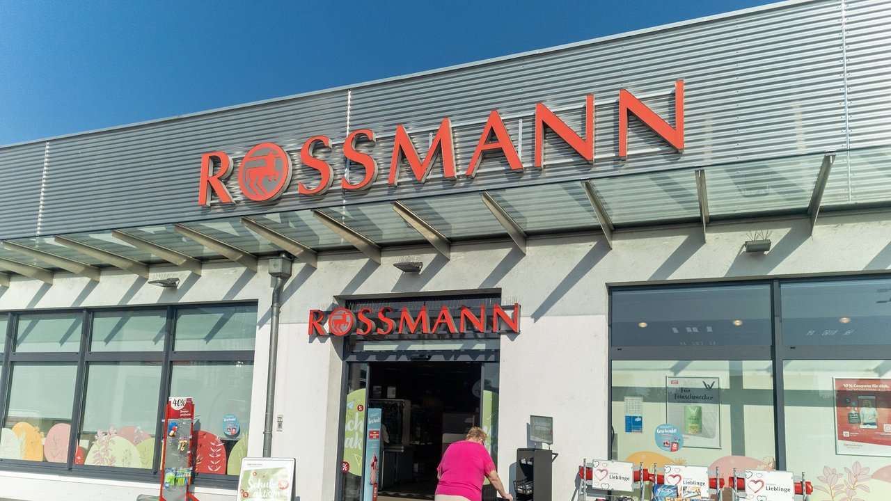 Frische Kräuter kommen bald direkt aus dem Indoor-Kräuterbeet von Rossmann. 