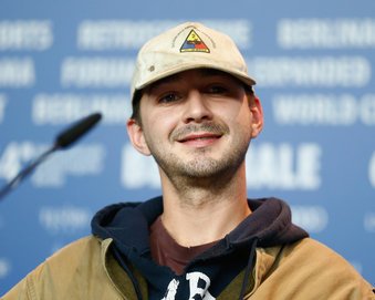 Shia LaBeouf bei einer Pressekonferenz Shia LaBeouf bei einer Pressekonferenz