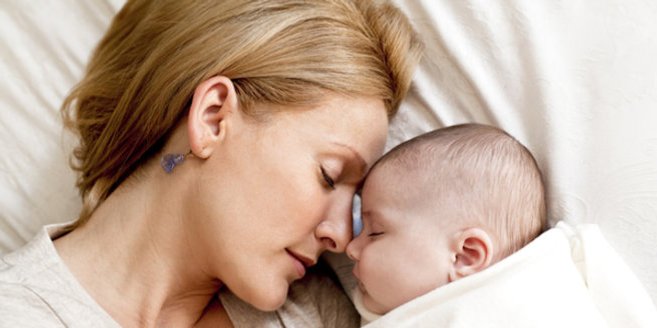 Schlaflieder: Mami und Baby schlafen. Schlaflieder: Mami und Baby schlafen.