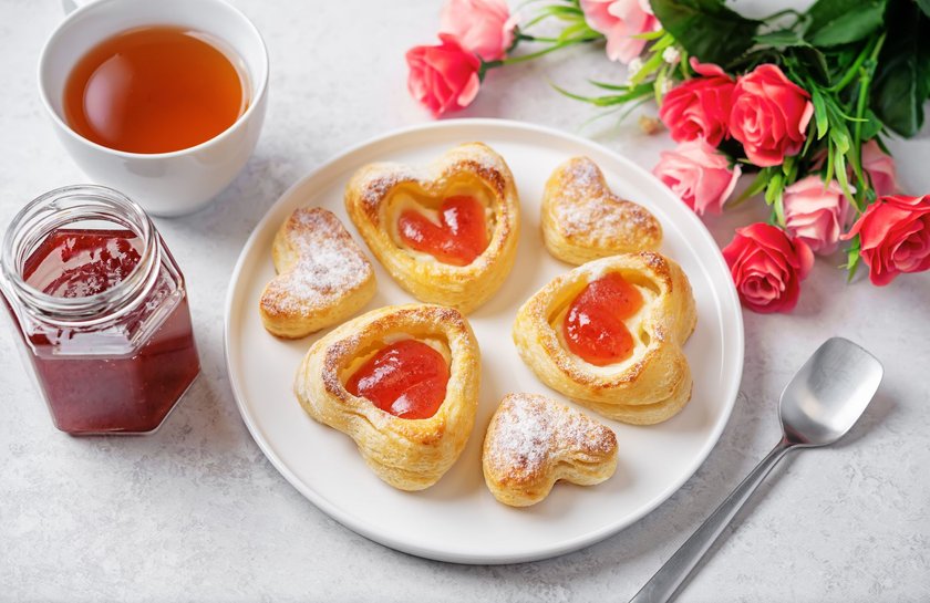 Strawberry jam cream cheese puff cake danish. toning