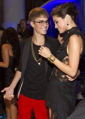 Selena Gomez und Justin Bieber sind seit 2010 zusammen Selena Gomez und Justin Bieber sind seit 2010 zusammen