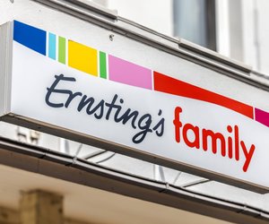 Von Ernsting's family: Diese schicke Tischleuchte aus Metall macht jeden Herbstabend schön