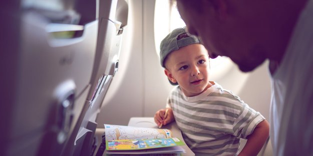 SO hältst du dein Kind auf einer langen Reise bei Laune