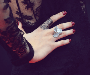 Finger-Tattoos: Alle Infos zu Kosten, Schmerzen & den schönsten Motiven!