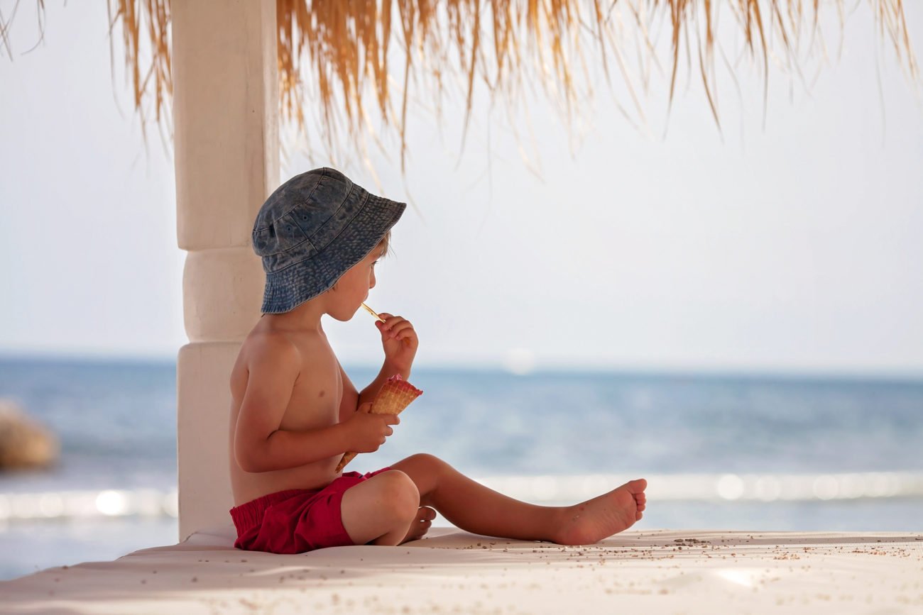 Kleinkind im Schatten Kleinkind im Schatten