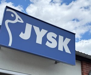 Du weißt nicht, wohin mit der Spülbürste? Bei Jysk gibt es das perfekte Gadget