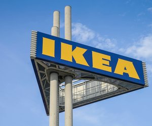 Jetzt bei Ikea: Dieser Hängeleuchtenschirm aus Klarglas sieht echt außergewöhnlich aus