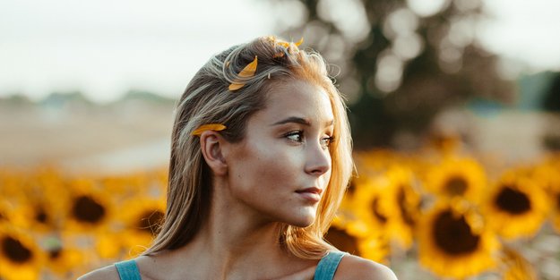 „High Neutral Blonde“ ist die gehypte Trendhaarfarbe für den Frühling 2022!