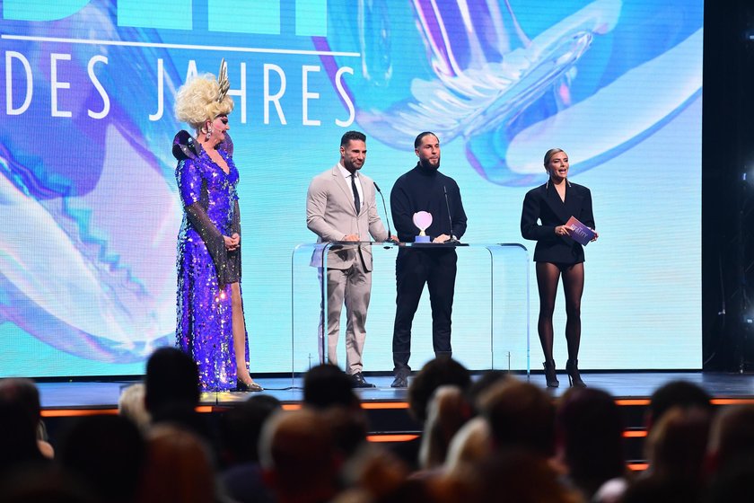 Aleks Petrovi? und Maurice Dziwak nehmen den Award für den Beef des Jahres entgegen.