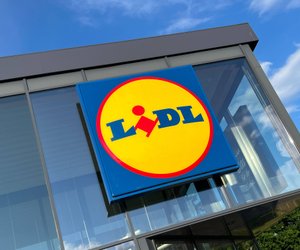 Kuschelig und günstig: Diese Tagesdecke von Lidl wird dich begeistern