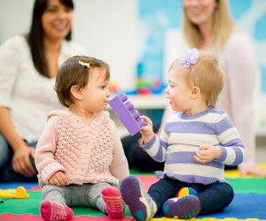 Spielen im Spielkreis: Das beinhaltet die Kindergarten-Vorbereitung