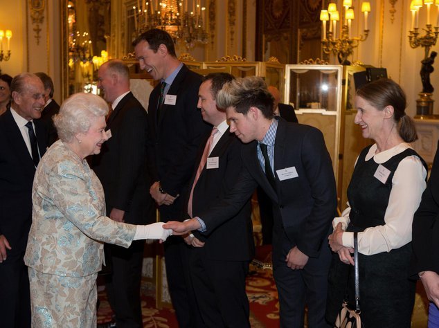 Niall Horan besucht den Buckingham Palace Niall Horan besucht den Buckingham Palace