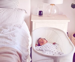 Ab wann schlafen Babys durch und welche Tricks & Produkte helfen?