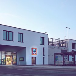 Wer steckt hinter der Marke Lacura? Alles über die Aldi Eigenmarke