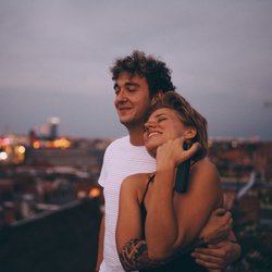 Die große Liebe: 5 Sternzeichen erkennen im Juni, mit wem sie seelisch verbunden sind