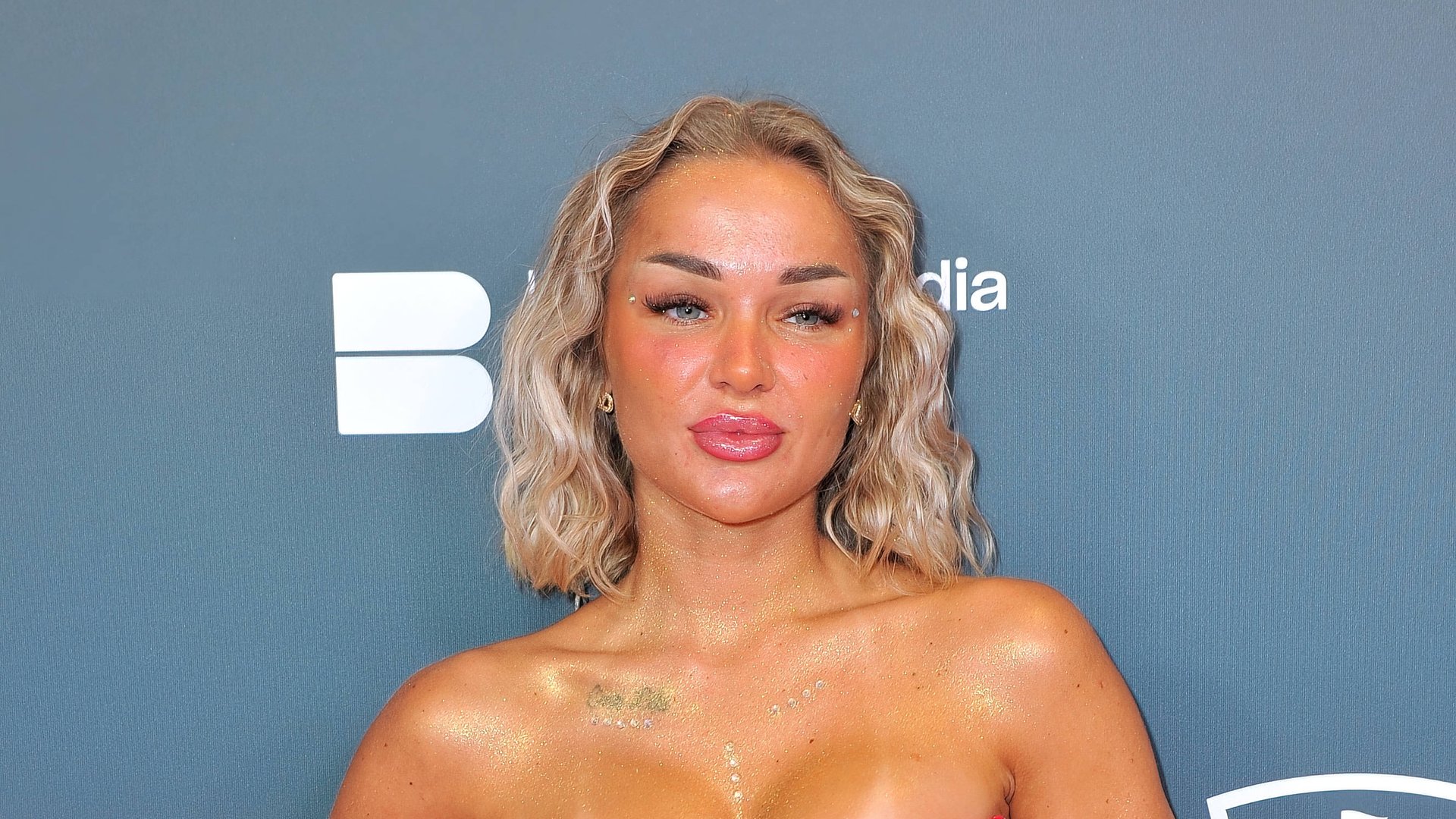 Emmy-Russ-teilt-gegen-Vanessa-Nwattu-aus-und-erntet-daf-r-Spott-im-Netz-