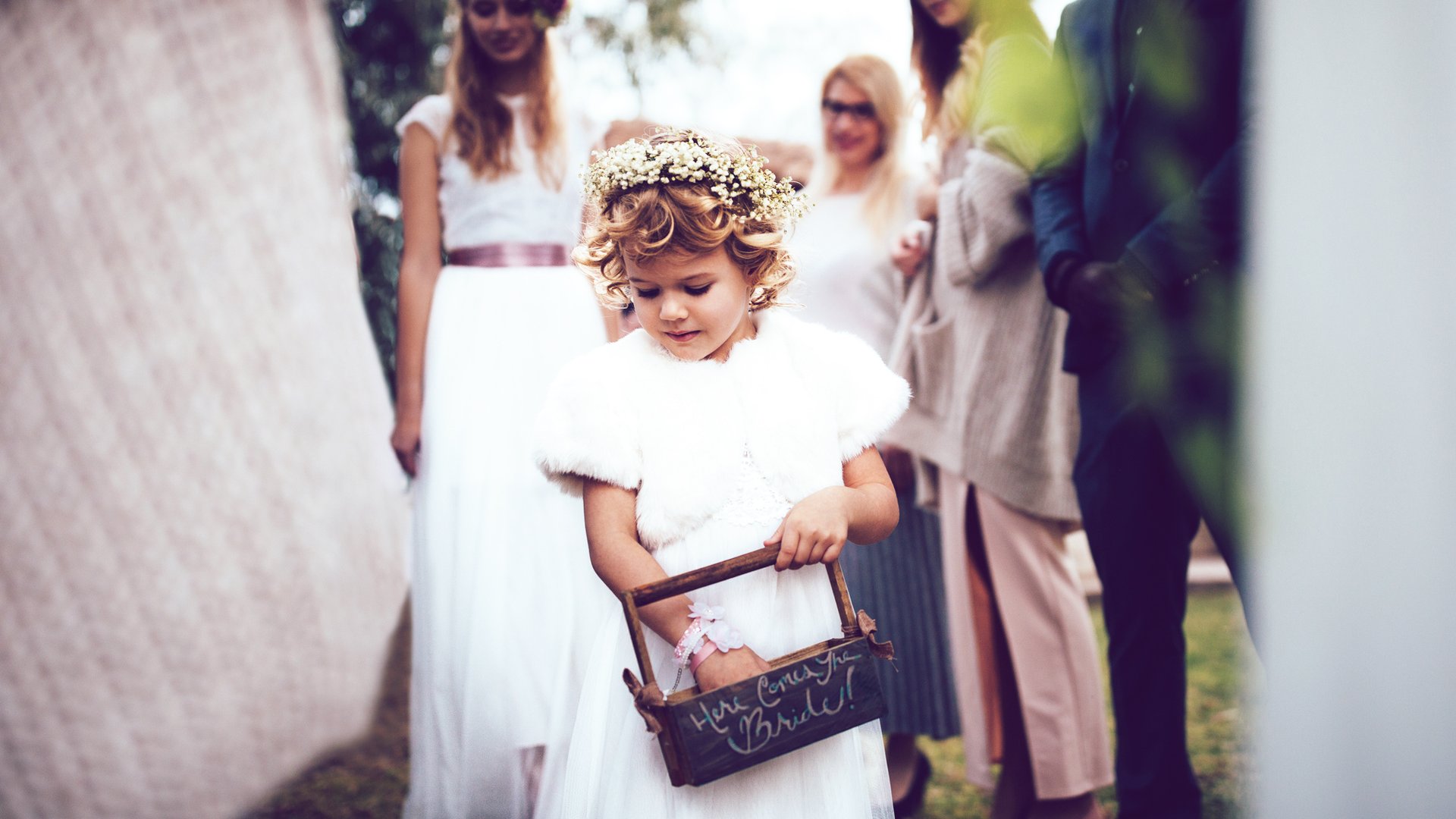 Susse Ideen Fur Die Blumenkinder Auf Einer Hochzeit Desired De