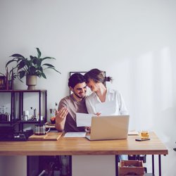 Diese 4 Tipps verhindern, dass Geld in der Beziehung zum Streitthema wird