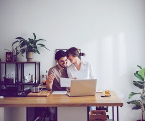 Diese 4 Tipps verhindern, dass Geld in der Beziehung zum Streitthema wird