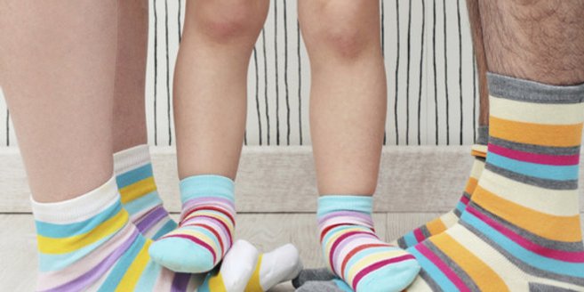 X-Beine: Kleinkind mit Socken