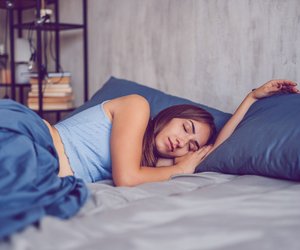 Kein Witz! Eine Wärmflasche sorgt bei tropischen Temperaturen für erholsamen Schlaf
