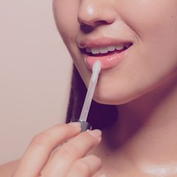Laut Stiftung Warentest: Dieser Lip Plumper zaubert wirklich vollere Lippen