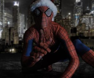 Spiderman wünscht krebskranken Kindern frohe Weihnachten