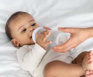 Reflux beim Baby: Symptome, Behandlung & einfache Tipps