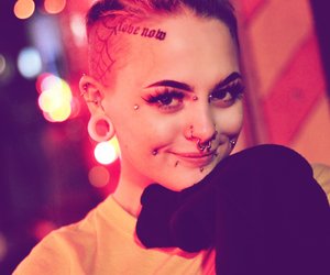 Bridge-Piercing: Das solltest du über das Piercing zwischen den Augen wissen