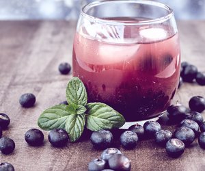 Der Trenddrink des Sommers heißt Blueberry Gin und braucht nur 3 Zutaten!