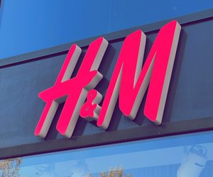 Kurze Kleider sorgen bei H&M jetzt für Sommer-Vibes