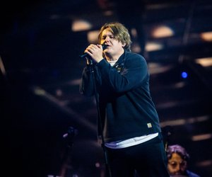 Lewis&#x20;Capaldi&#x3A;&#x20;Hat&#x20;der&#x20;S&#x00E4;nger&#x20;aktuell&#x20;eine&#x20;Freundin&#x3F;