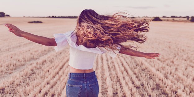 Haare lufttrocknen lassen: Das sind die wichtigsten Tipps!