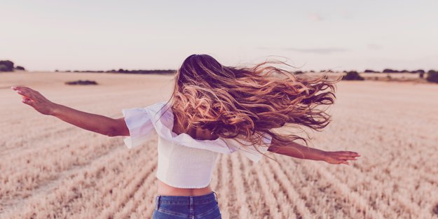 Haare lufttrocknen lassen: Das sind die wichtigsten Tipps!