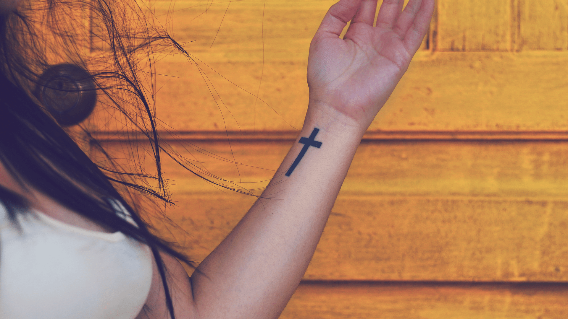KreuzTattoo Diese Bedeutungen stecken hinter dem beliebten Motiv!