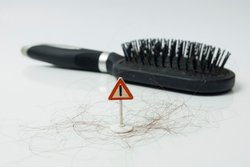Kamm mit Haaren Kamm mit Haaren